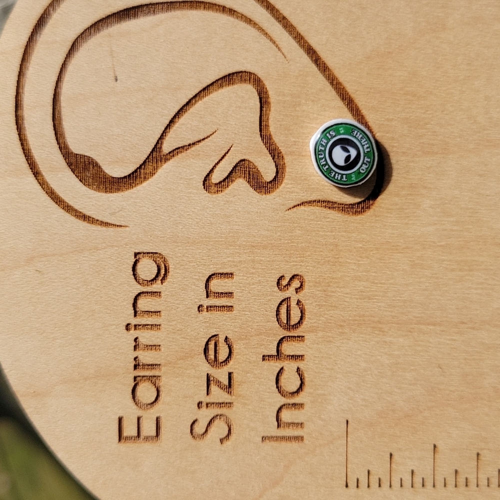The Truth is Out There Alien Stud Earrings, unisex - Picture 3 of 5